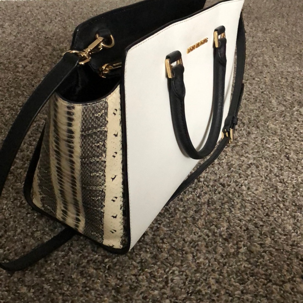 Michael Kors purse - Picture 2 of 3